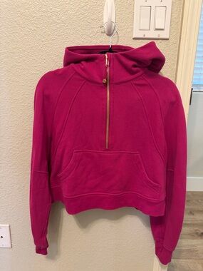 Lululemon magenta half zip scuba